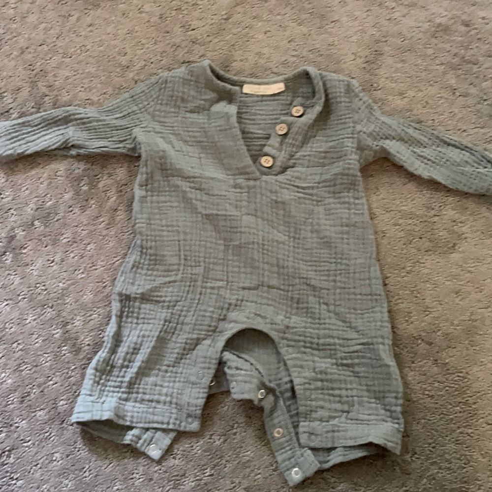 Light sage muslin jumpsuit. Elegant baby Organics.